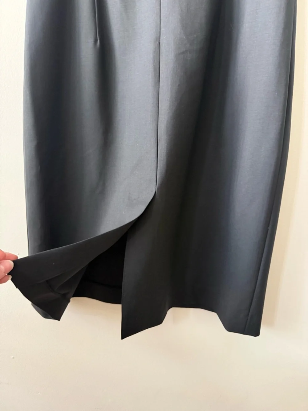 Theory Sleek Sleeveless Fitted Black Good Wool Dress - Picture 5 of 10